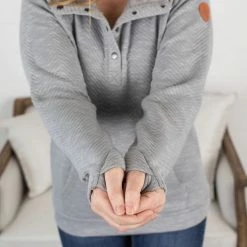 Michelle Mae LONG SLEEVES Quilted Button Snap Pullover - Grey