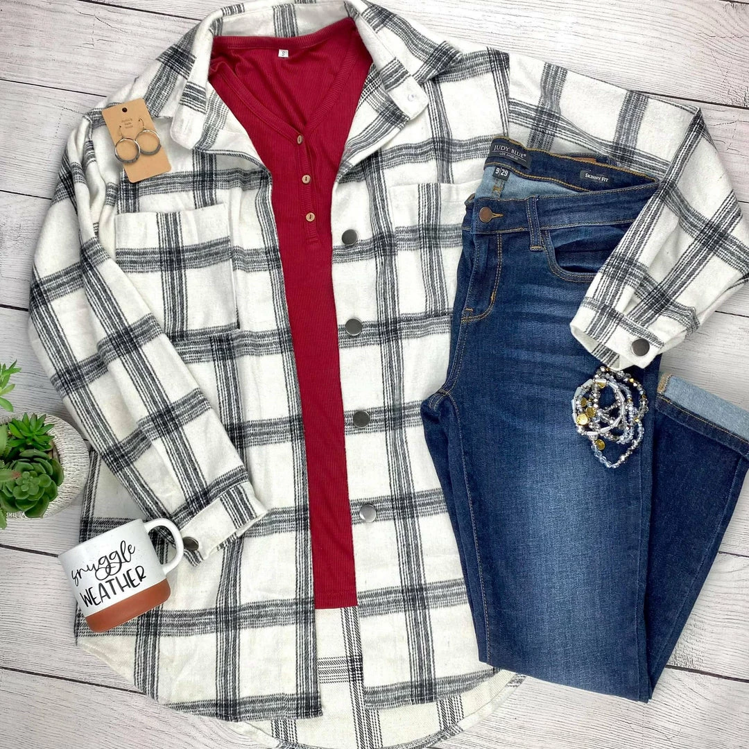 Promo 💯 Michelle Mae LONG SLEEVES Dolly Long Plaid Shacket - Black And White 🎉 7 Michelle Mae LONG SLEEVES Dolly Long Plaid Shacket - Black And White