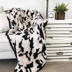 Michelle Mae ACCESSORIES Plush And Fuzzy Blanket - Pink Camo